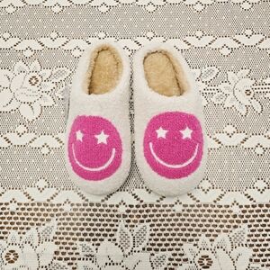 NWT Womens Slippers Plush Small 5 6 Pink Happy Smiley Face Lounge House Shoes